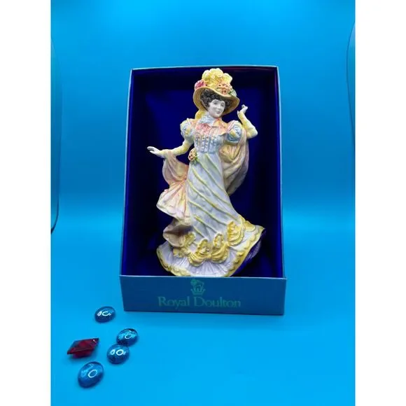 Royal Doulton "Primrose" HN3710, Flowers of Love Collection, 1995, BOX